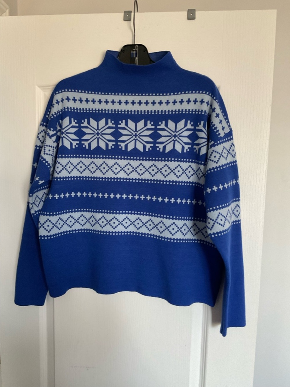 Tahari Blue and White Nordic Jacquard Crewneck Sweater. Ptp 24”